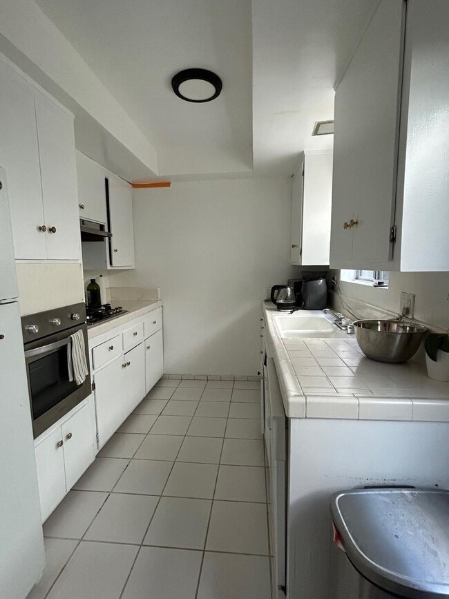 Photo - 1329 S Saltair Ave Unit 3
