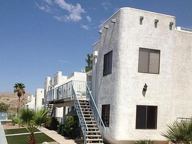 Building Photo - 2Br Waterfront  WINTER Vacation Rental Condo, Complex on the WATERFRONT Gated complex Utilities i...