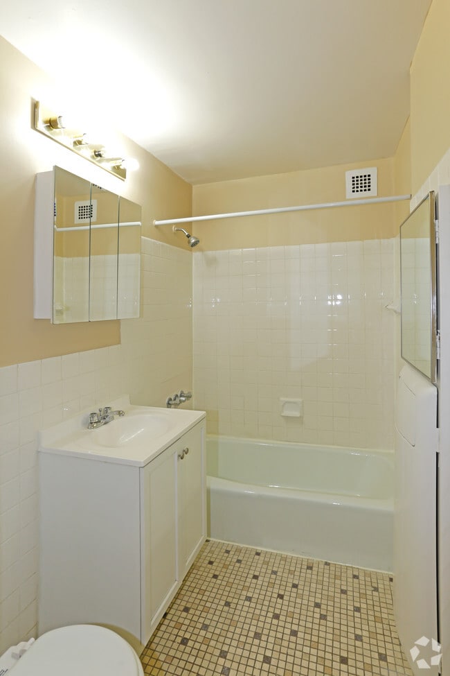 Photo - Douglaston Squire