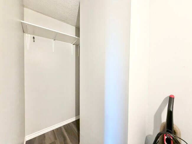 Photo - 2 BED - 1 BATH - LONDON - BASEMENT Unit 305