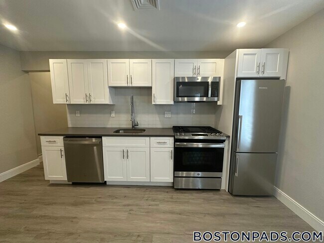 Photo - 33 Maverick Square Unidad 302