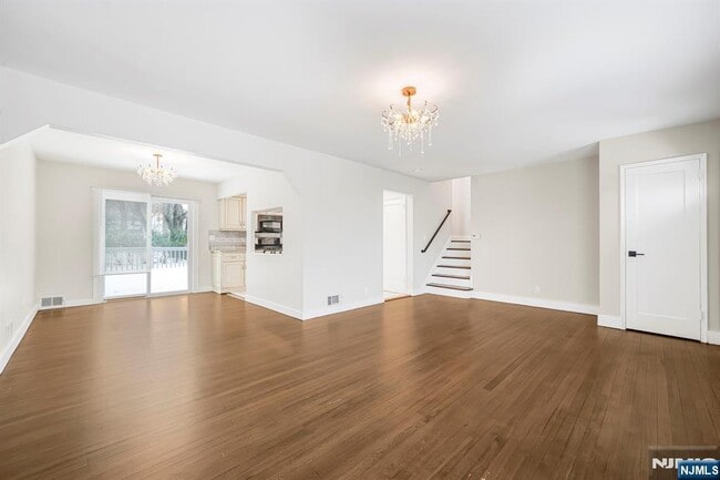 Photo - 111 Charles St