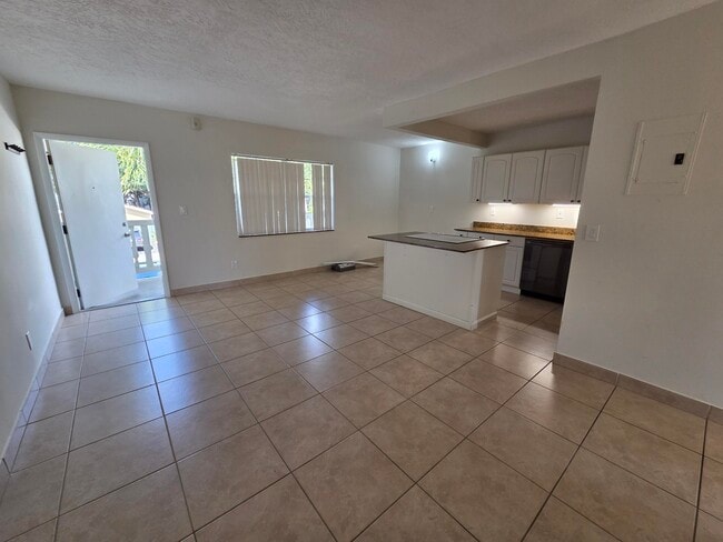 Building Photo - 1414 NE 5th Terrace Unit 10