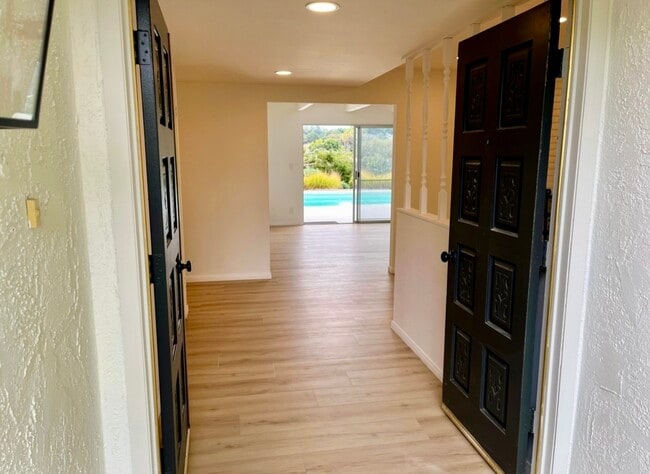 Photo - 915 Ranch View Ln