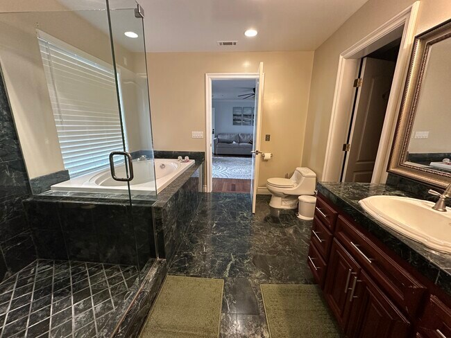 Photo - 11832 S Circle Dr Unidad Jet Tub view suite