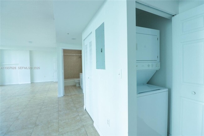 Photo - 275 NE 18th St Unidad 410