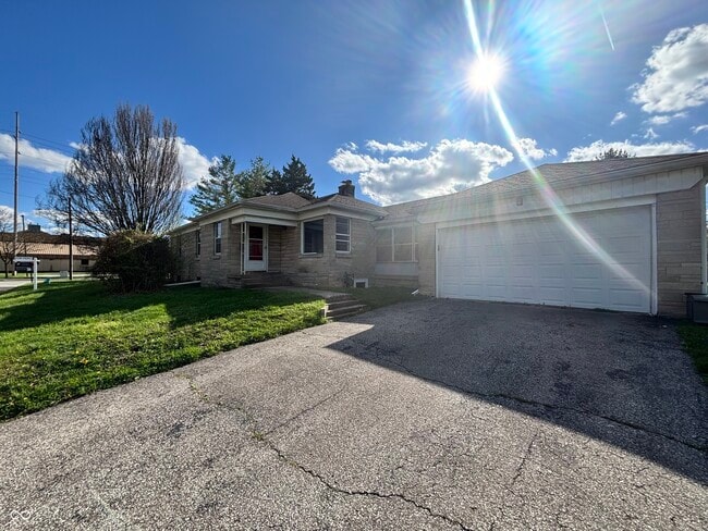 Photo - 402 W 52nd St