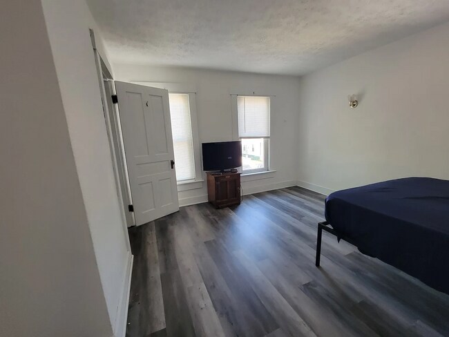 Photo - 35 Burlington Ave