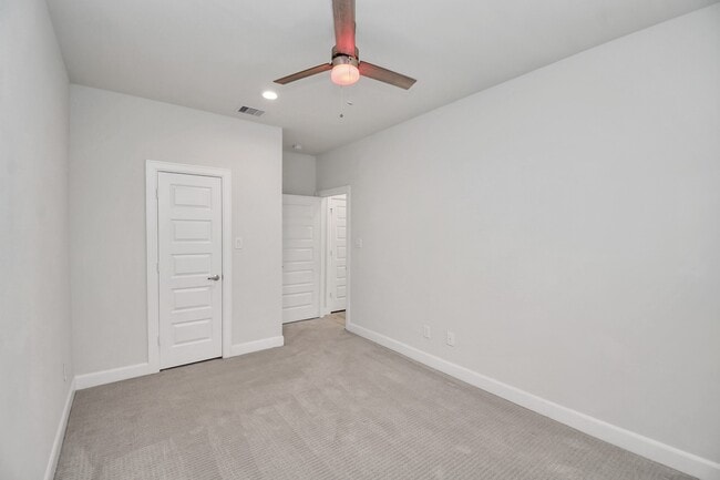 Building Photo - 506 W Donovan St Rental
