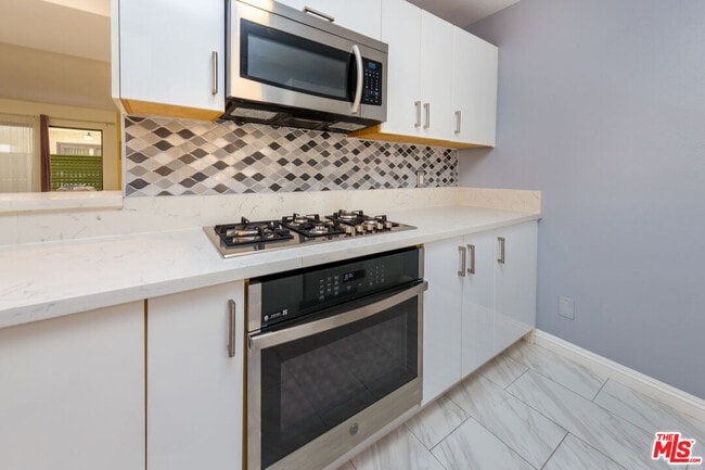 5848 Hazeltine Ave Unidad 10