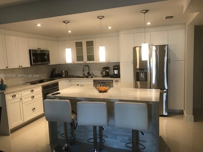 Building Photo - 19390 Collins Ave Unit 417
