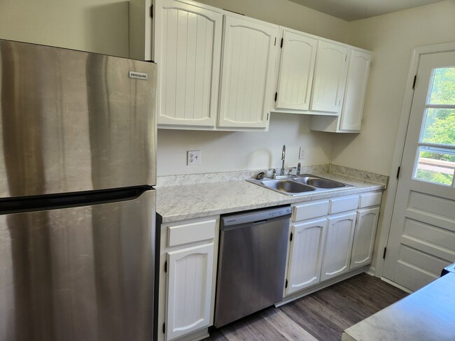 2 Bedroom Apartment-Blackstone, Va - 2 Bedroom Apartment-Blackstone, Va