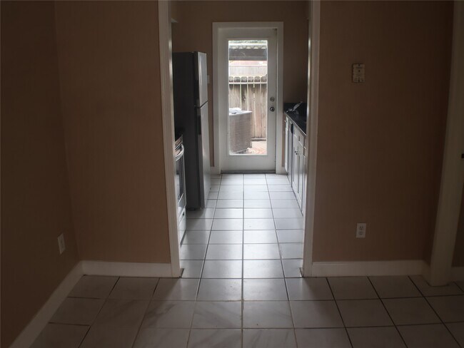 Photo - 7700 Creekbend Dr Unidad 33