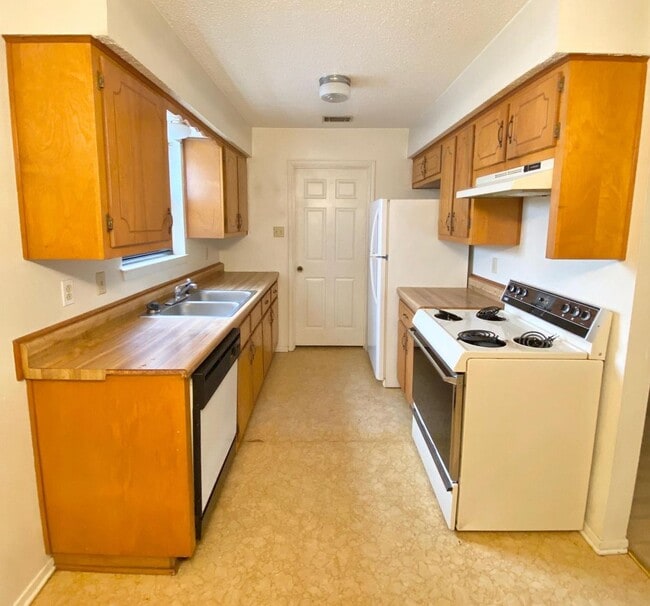 Photo - 2127 Hidden Hill Dr