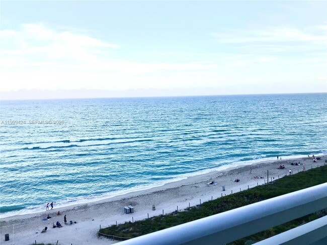 Building Photo - 6917 Collins Ave Unit 1002