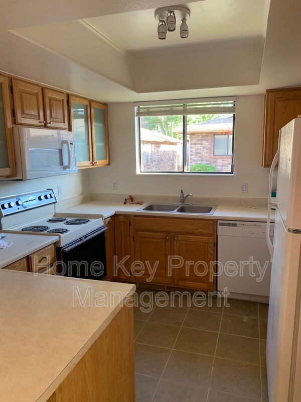 375 S Main St