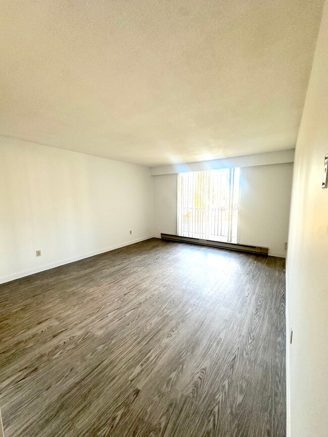 Building Photo - 205-776 Vaughan Street, Quesnel, BC Unit 205