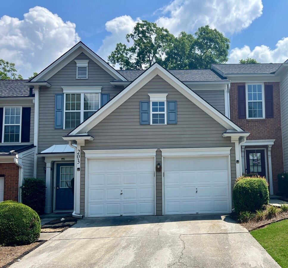 Photo - 203 Regent Square