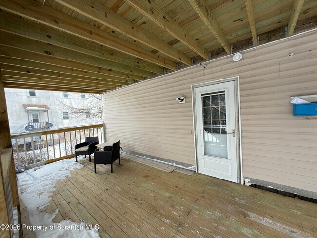 Photo - 1043 Main St