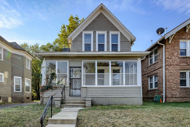 Building Photo - 2411 Emmet St
