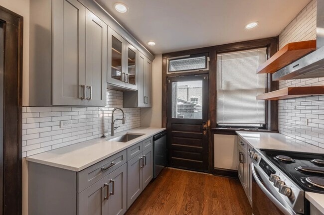 Photo - 2624 W Devon Ave Unit 301