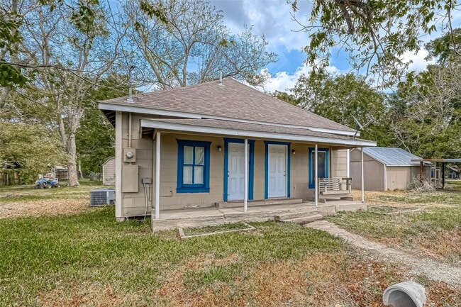 Photo - 406 Woodward St House