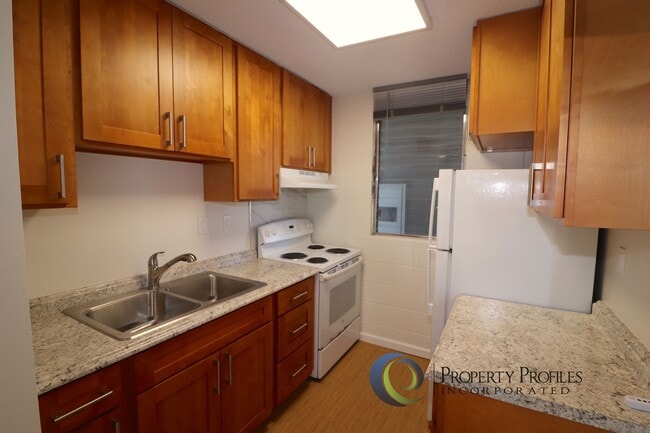 Building Photo - University Villa Studio - Available Now! Unit 708 Rental