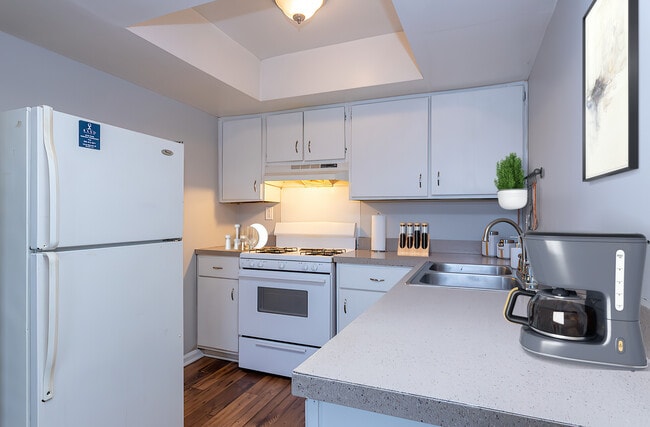 Lansdowne Grove Apartments