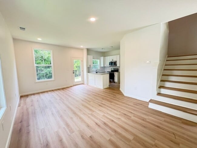 Photo - 707 Williams St