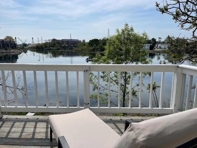 Building Photo - 172 Northwest St