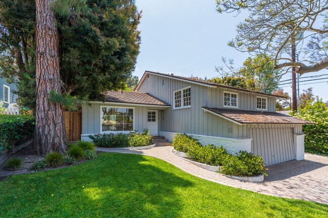 Valmonte 3 bed/3 bath Home plus guest house. - Valmonte 3 bed/3 bath Home plus guest house.