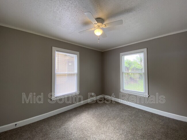 Photo - 3199 Chisca Ave