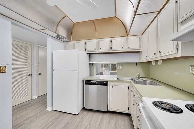 Photo - 5320 NW 11th St Unit 205