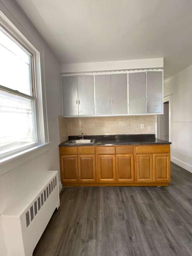 Building Photo - 52 William St Unit 3