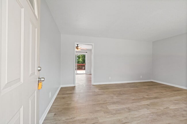 208 Aster Dr