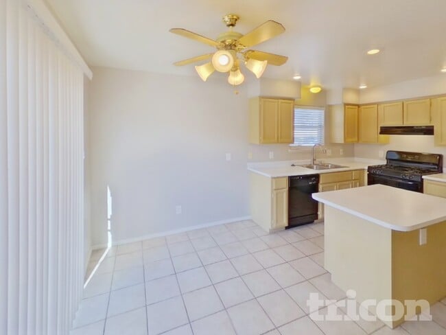 Photo - 6131 Daisy Petal St