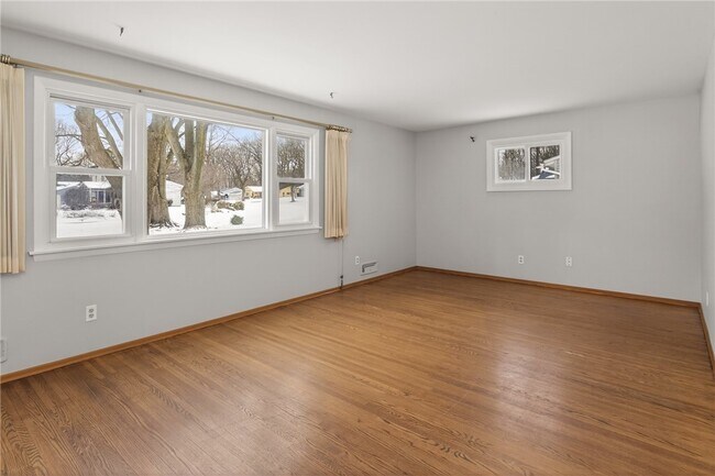 Photo - 14 Kingswood Dr