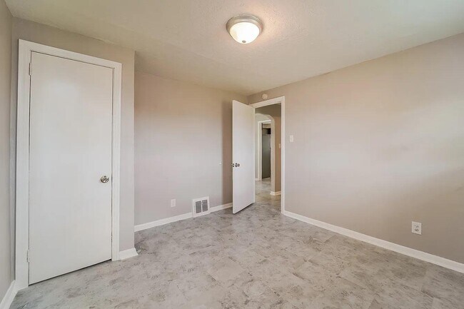 2211 Guffey Rd