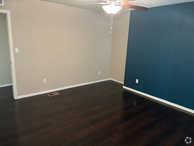 Building Photo - Executive 2 story Town house 4 Bedroom 3 b...
