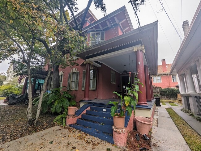 Building Photo - 5107 Dryades St