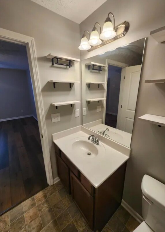 Photo - 826 Lower Park Pl