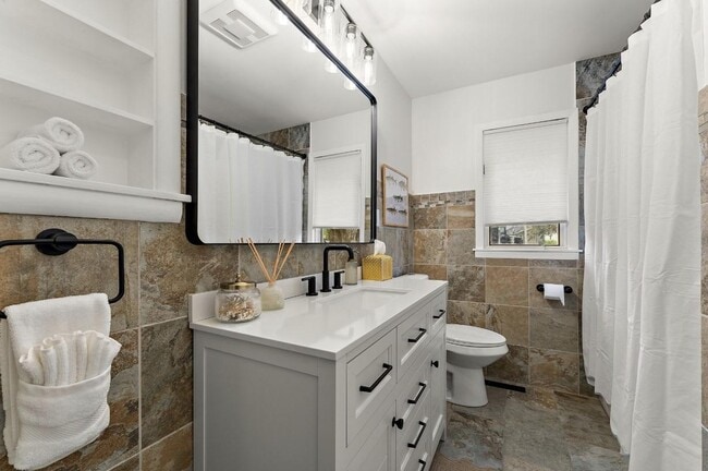 Photo - 1424 Vista Ln SW