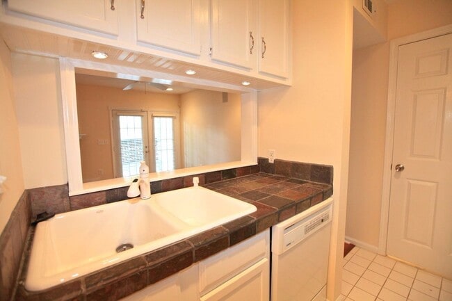 Photo - COMING SOON:2 bedroom townhome in Uptown Charlotte! Unit G
