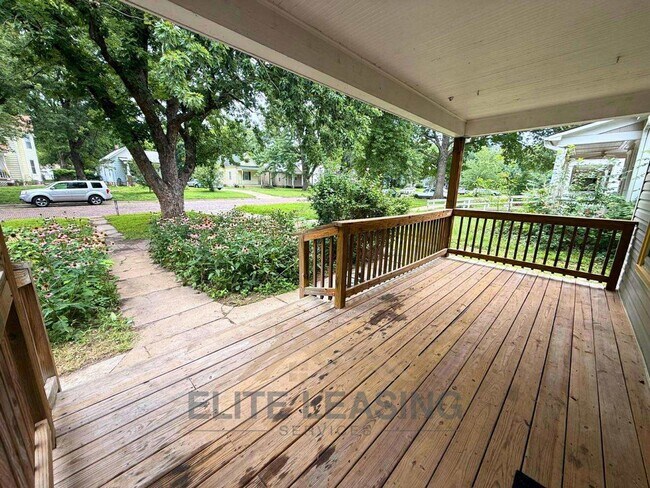 Photo - 111 SW Fillmore St