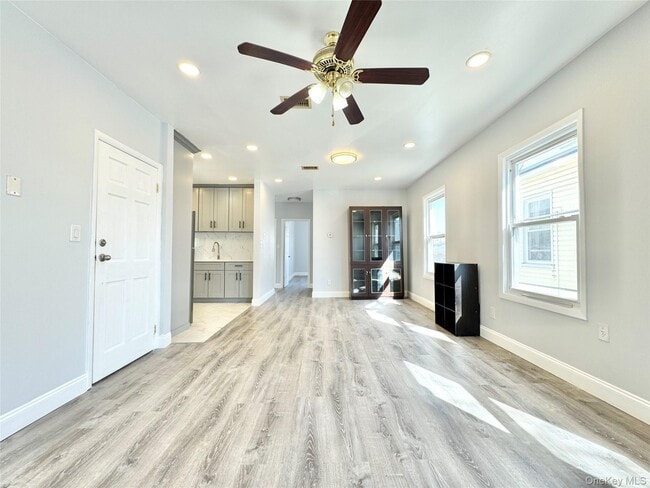 Photo - 43-15 156th St