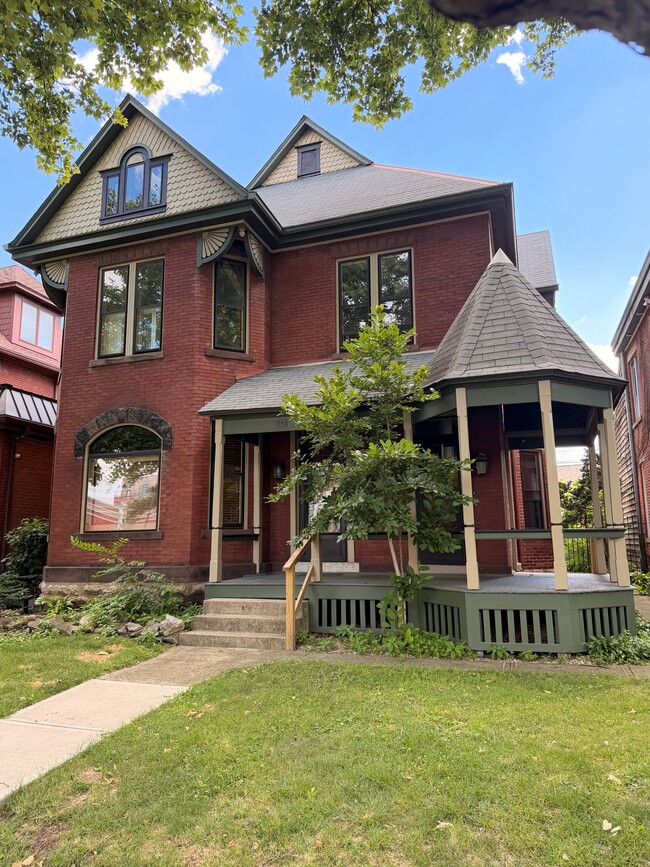 Building Photo - 746 Neil Ave Unit 746