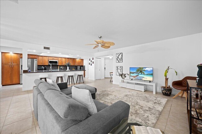 Photo - 825 Egret Cir Unit 102