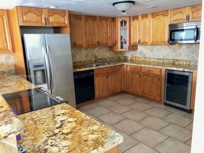 Building Photo - 13499 Biscayne Blvd Unit 506