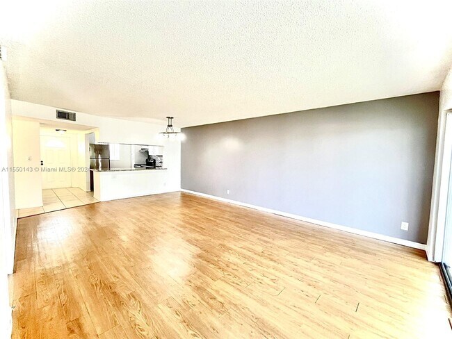 Photo - 8330 Sands Point Blvd Unidad N307