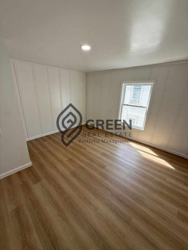 Photo - 735 N Schuyler Ave Unit 735 N Schuyler Ave  2
